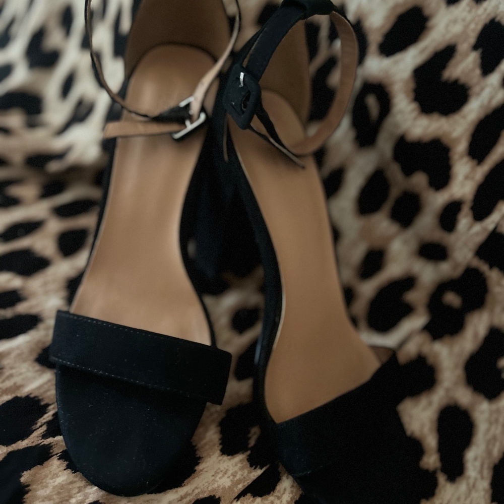 Urban Outfitters Chunky Heel Black size 9